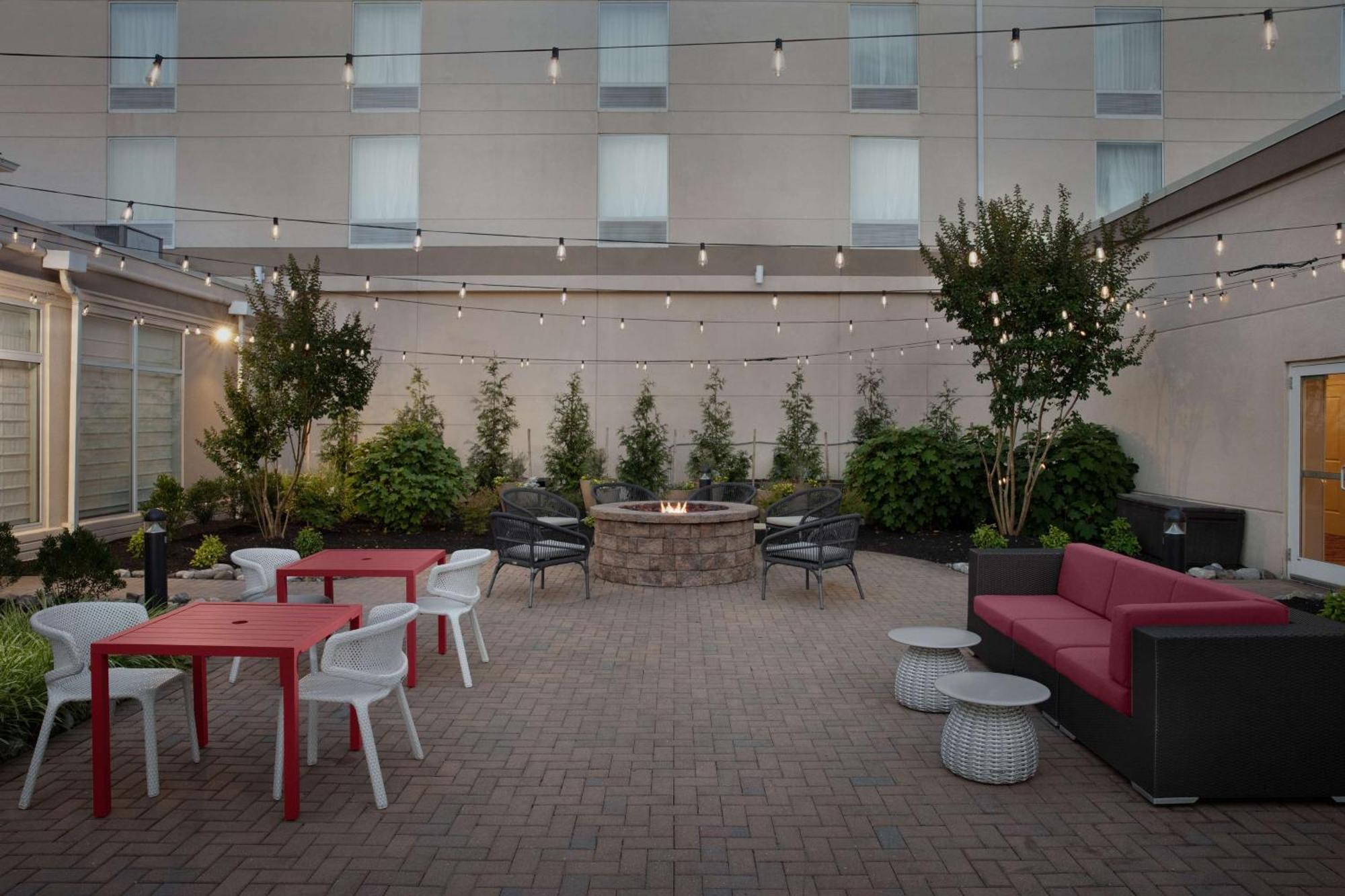 Hilton Garden Inn Philadelphia-Fort Washington Dış mekan fotoğraf