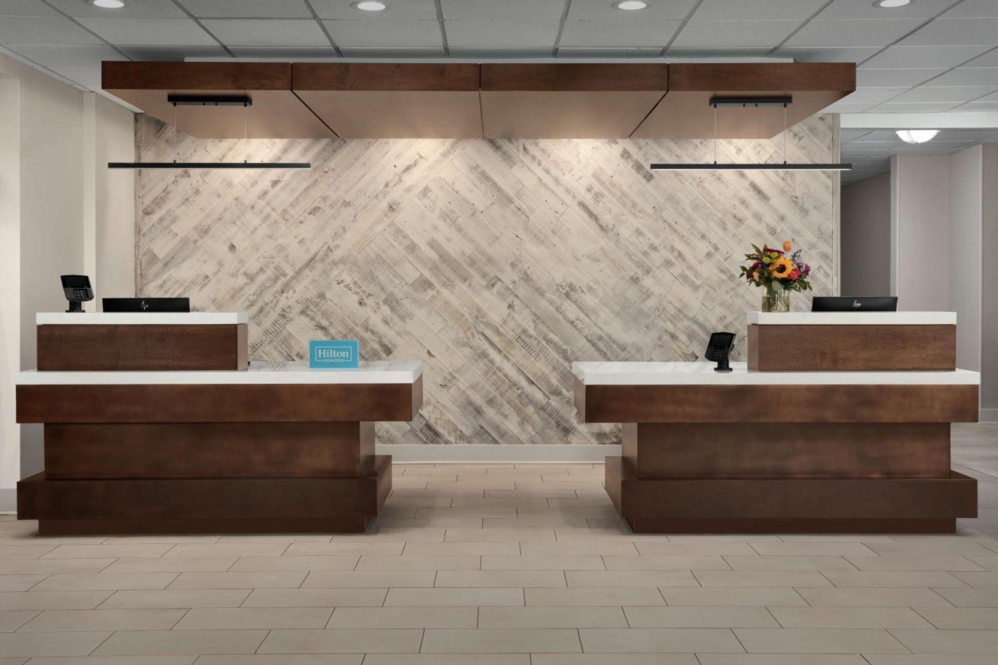Hilton Garden Inn Philadelphia-Fort Washington Dış mekan fotoğraf